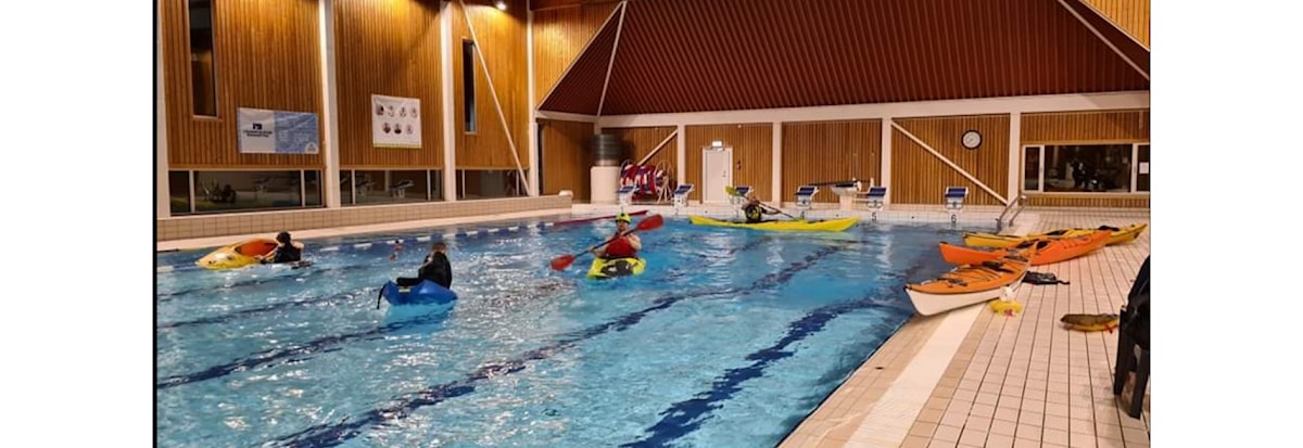 BASSENGTRENING MØGLESTUHALLEN - denne dagen er det nok en del barn i bassenget, men alle er velkomne!